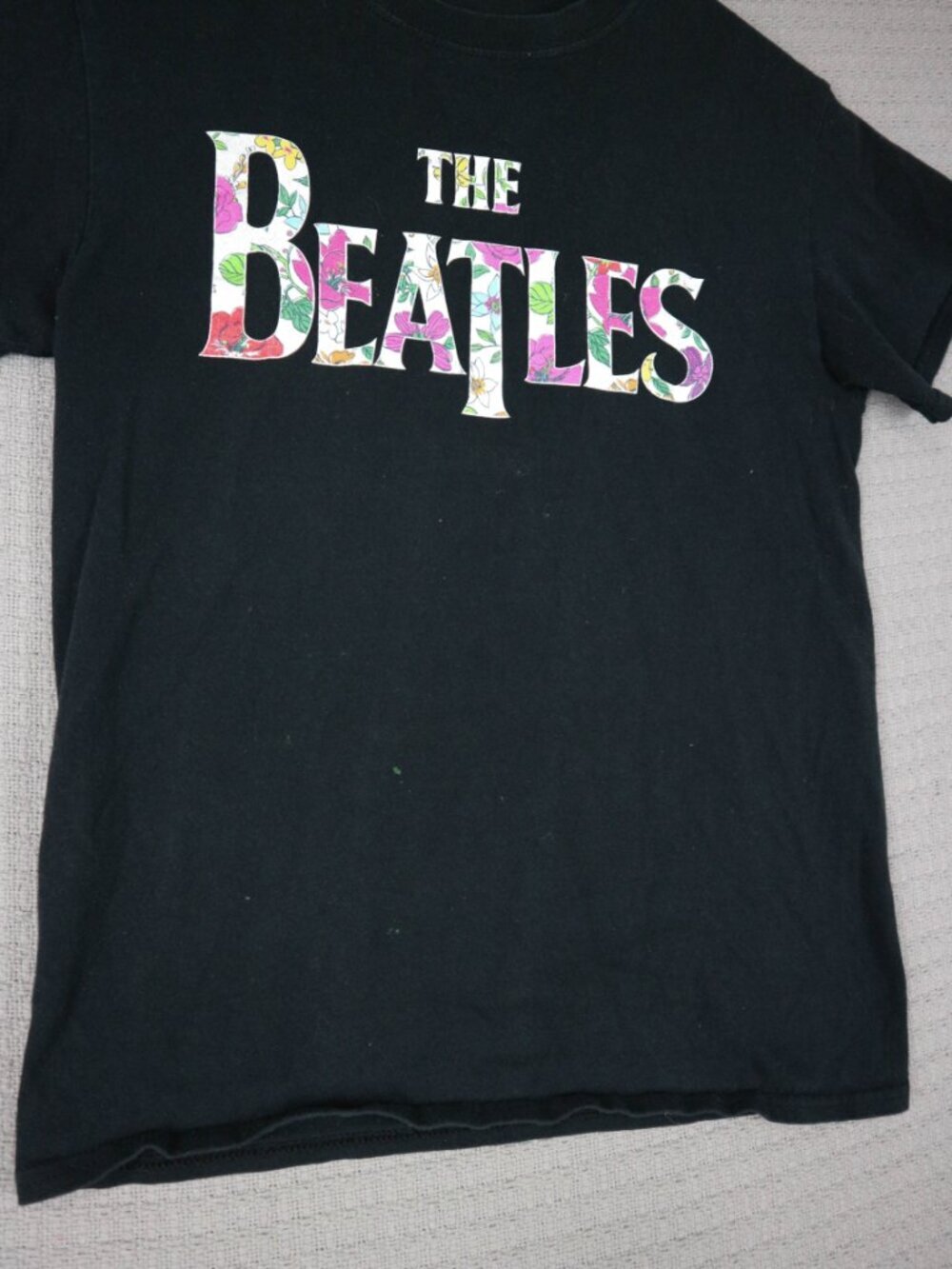The Beatles Logo Tee Mens Black Paint Splattered 2022 Apple Corps Small - Picture 3 of 6